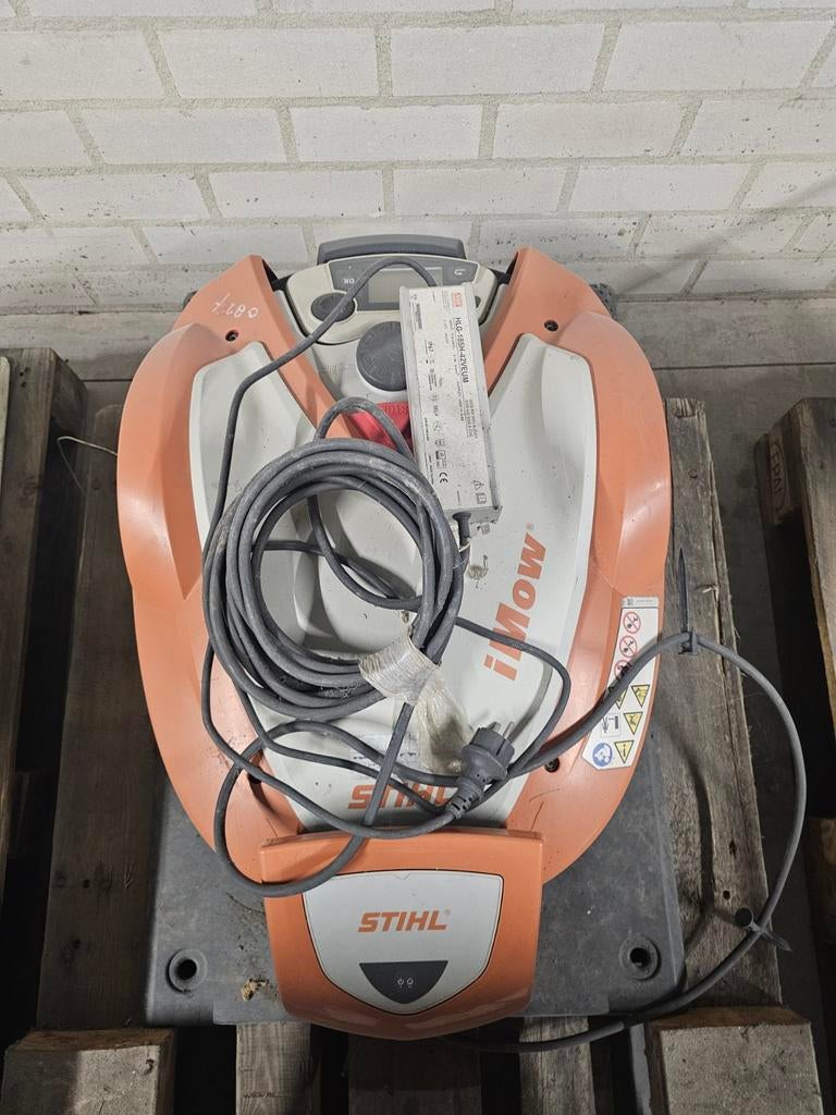 Stihl iMow robotmaaier, Tuin en Terras, Robotmaaiers, Ophalen, Gebruikt, 20 tot 25 cm, Stihl