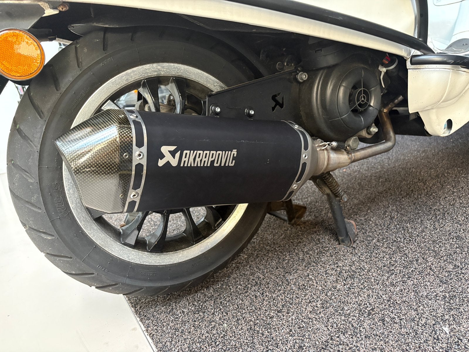 Akrapovic Uitlaat Piaggio Zip Vespa Sprint 4T3V IGET Euro 5, Ophalen, Zo goed als nieuw, Uitlaat