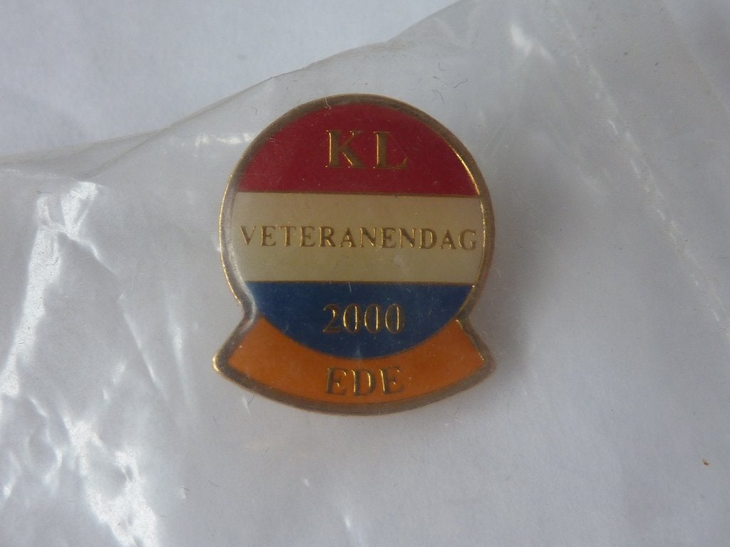 pin KL Veteranendag 2000 EDE, Ophalen of Verzenden, Overige soorten, Nederland, Overige typen