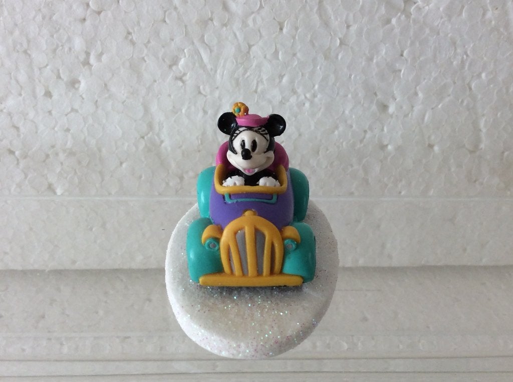 Disney Minnie mouse - mini beeldje - kerstdorp, Ophalen of Verzenden, Mickey Mouse, Zo goed als nieuw, Beeldje of Figuurtje