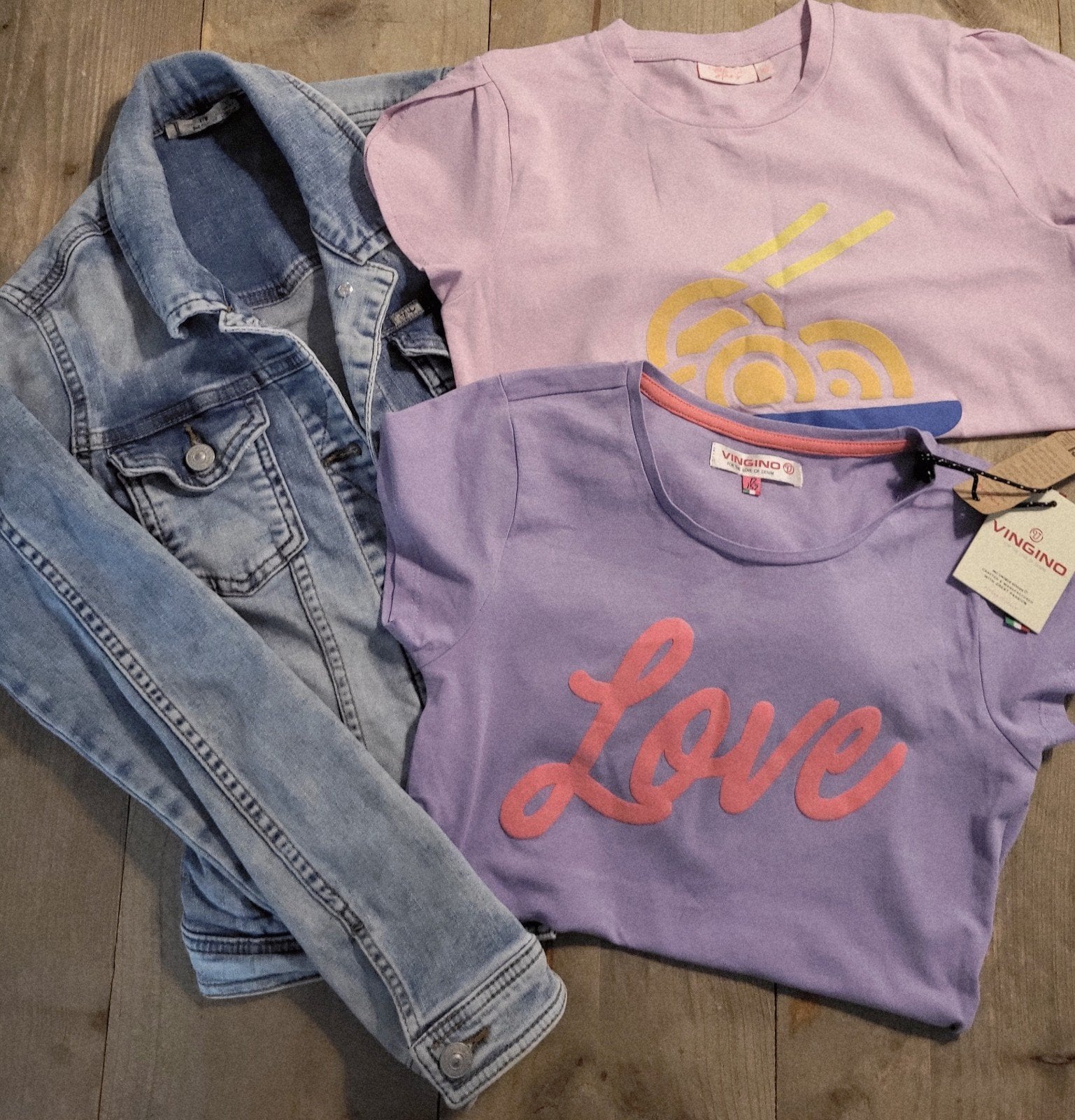 Spijkerjasje en 2 shirts nieuw maat 152, Ophalen of Verzenden, Nieuw, Maat 152