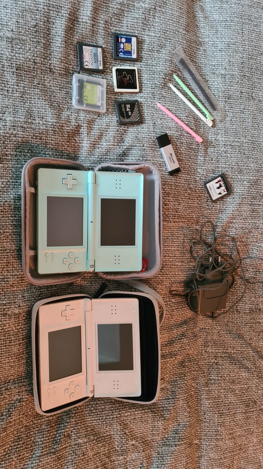 2x Nintendo DS met accessoires en spellen, Gebruikt, Overige kleuren, Ophalen of Verzenden, Met beschermhoes of tas