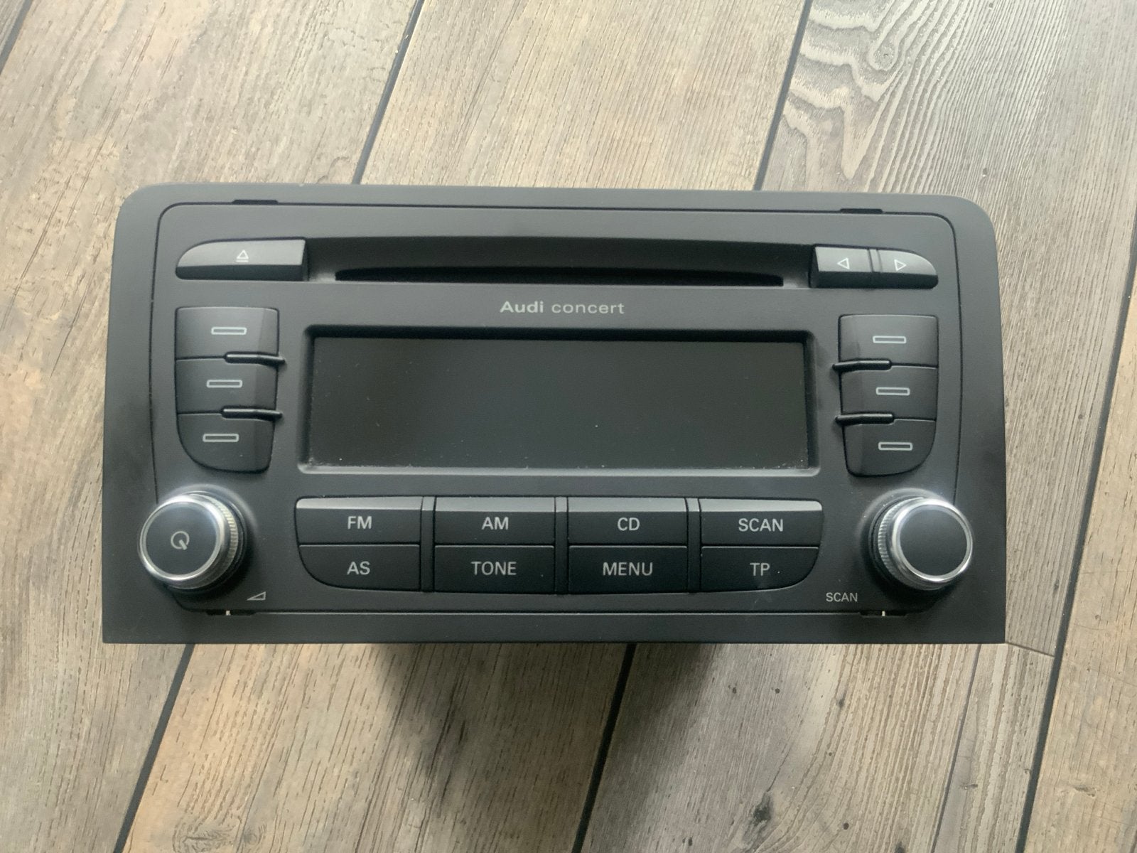 Audi Concert Radio CD-speler met code, Auto diversen, Autoradio's, Ophalen of Verzenden, Gebruikt