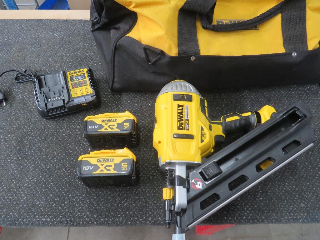 Dewalt DCN692P2 Stripnageltacker 18 Volt incl accus lader, Dewalt.com, Dewalt, Nieuw, Zandhaarweg