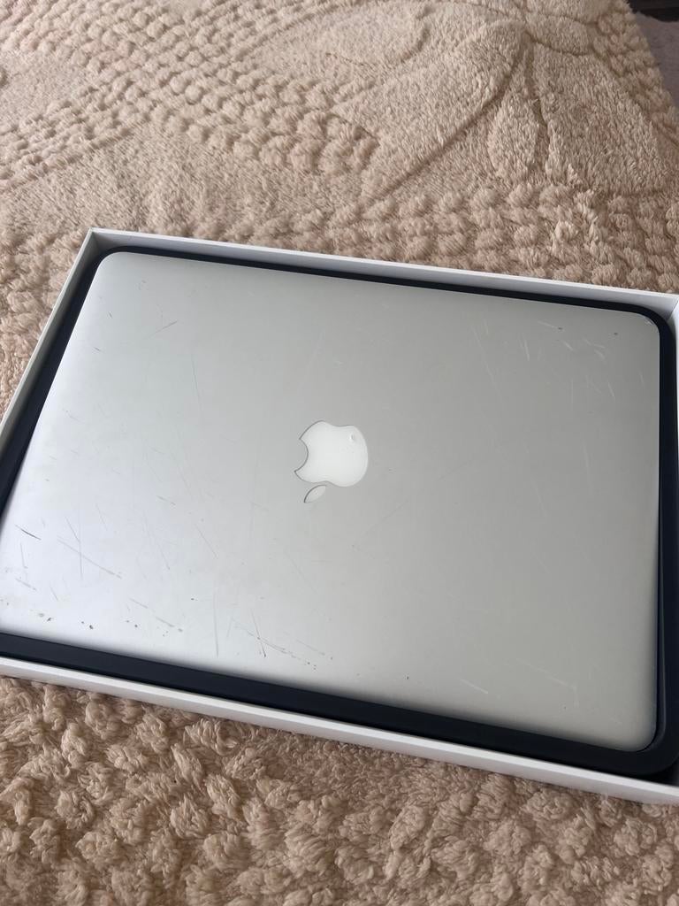 Kapotte MacBook Air - Ideaal voor de handige reparateur, Qwerty, Minder dan 2 Ghz, Ophalen of Verzenden, Niet werkend