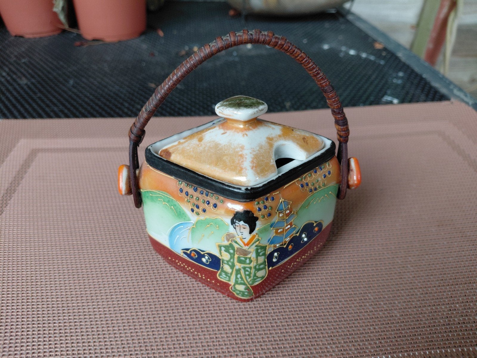 Oud Japans suikerpotje in wybert- vorm. Met rieten handvat, Ophalen of Verzenden, Zwart, Minder dan 95 cm