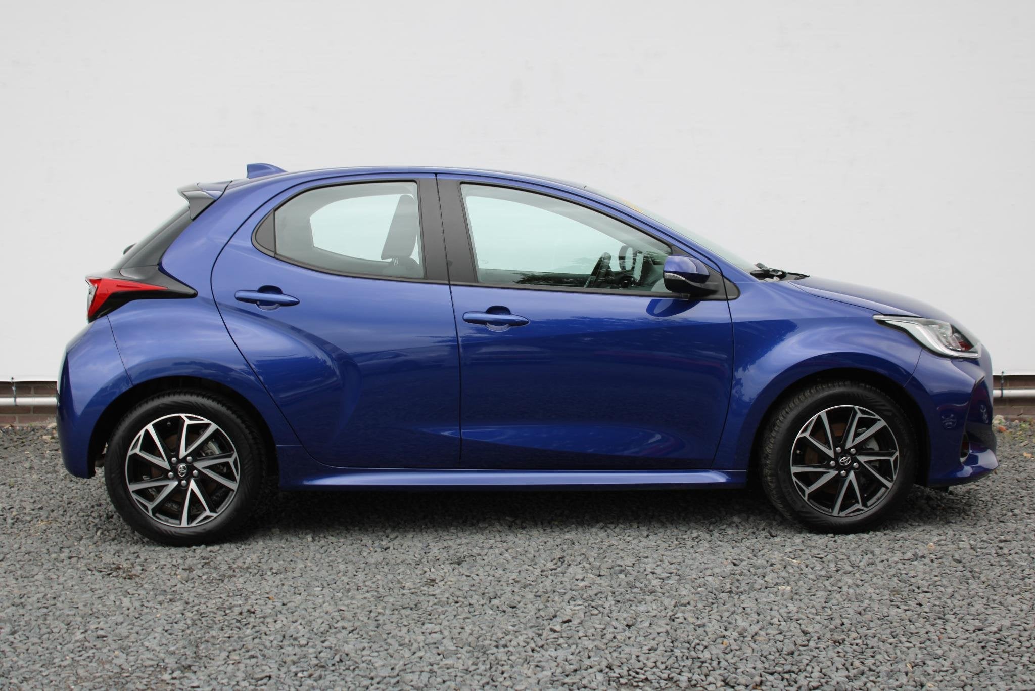 Toyota Yaris 1.5 Hybrid Dynamic Automaat, Parkeersensoren, A, 12 maanden, Gebruikt, Blauw, 49 €/maand