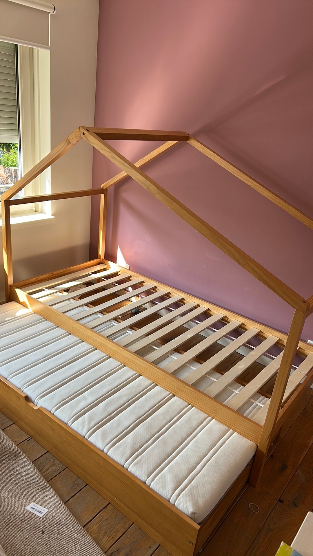 Houten kinderbed met uitschuifbaar logeerbed, Ophalen, Gebruikt, Eenpersoons, Bruin