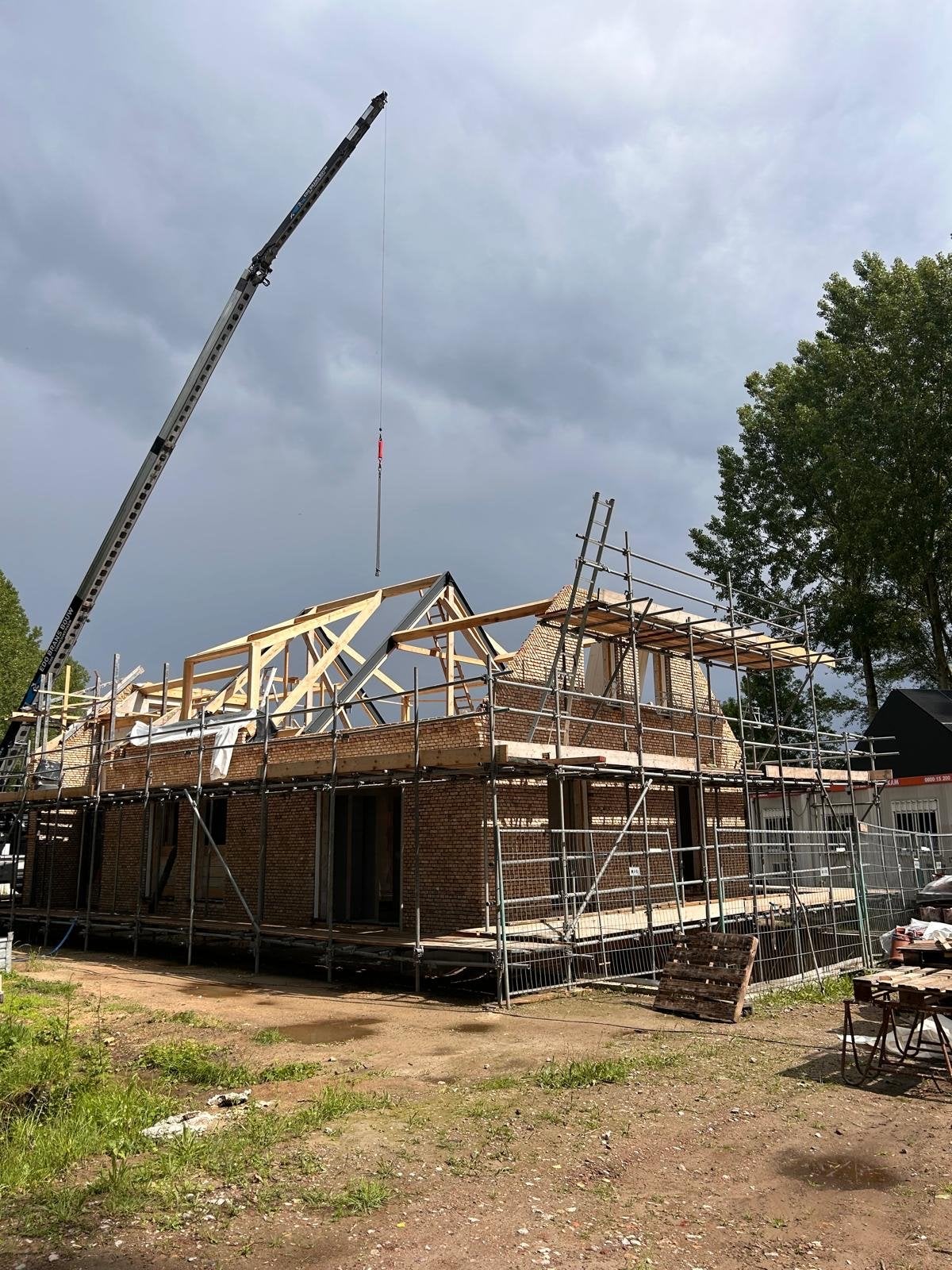 Steigerwerk voor bouwprojecten - Gebruikt, Doe-het-zelf en Verbouw, Steigers, Ophalen, Gebruikt, Gevelsteiger, 5 meter of hoger