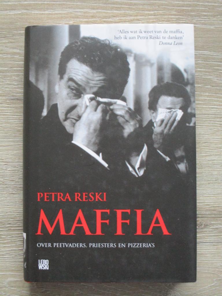 Maffia; Over peetvaders, priesters en pizzeria's - Petra R, Ophalen of Verzenden, Gelezen, Nederland
