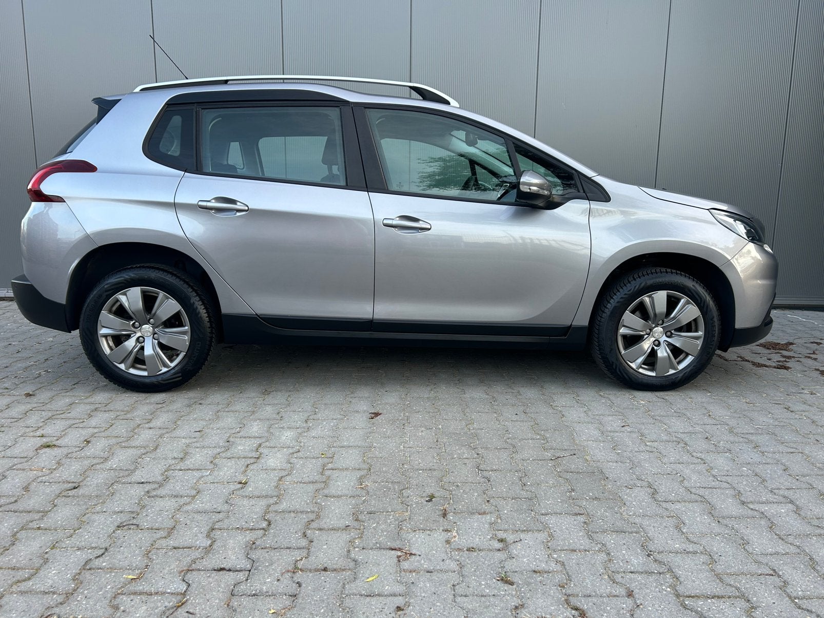 Foto 4 van Peugeot 2008 1.2 turbo 2018 Grijs pdc