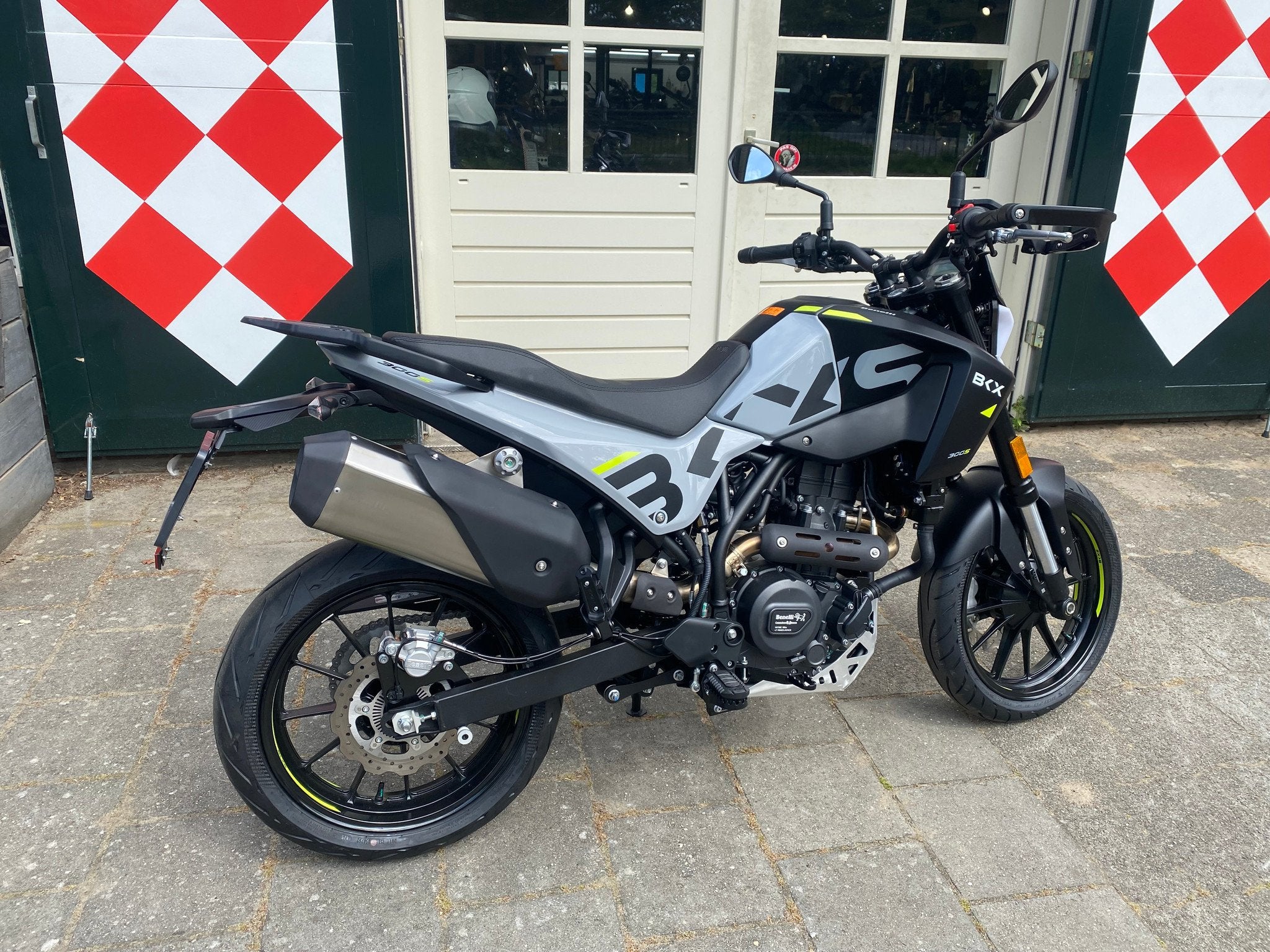 Benelli BKX 300 S ABS A2 (bj 2026), 300 cc, Strada Fornace Vecchia 30
61122  Pesaro, IT, Bedrijf, Support@benelli.com