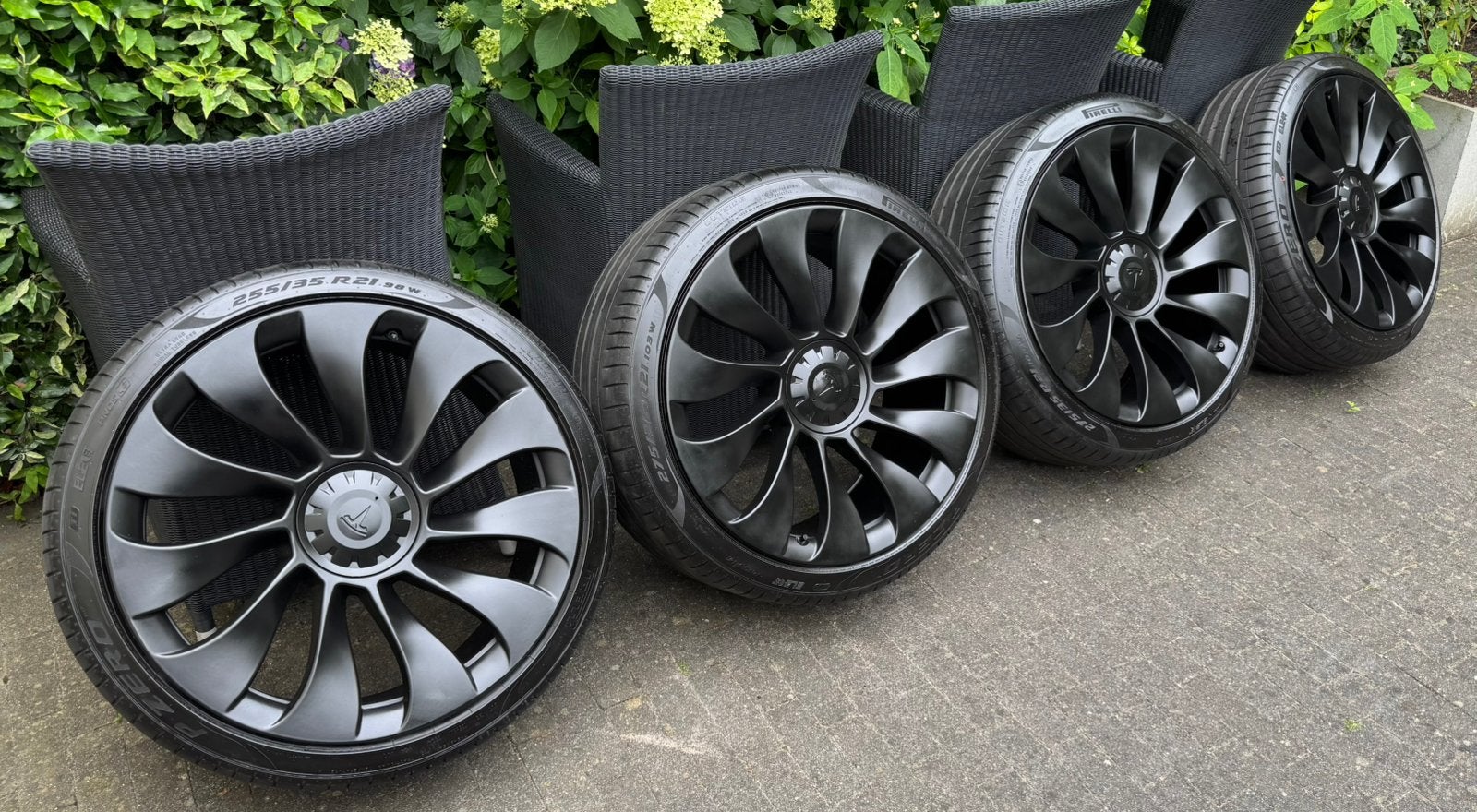 Tesla Model Y performance 21”velgen met Pirelli zomerbanden., Ophalen, Gebruikt, 255 mm, Banden en Velgen
