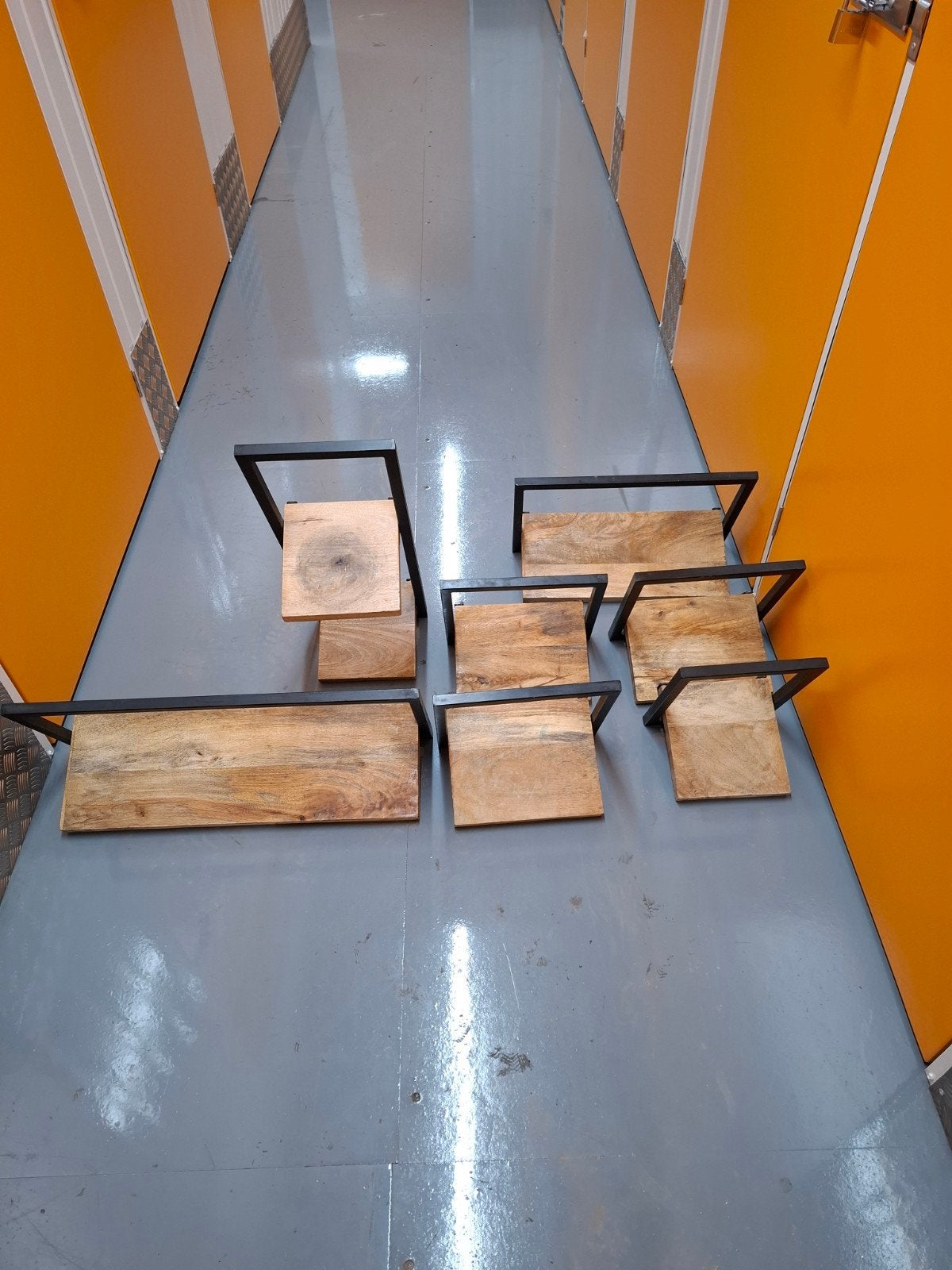 Plankjes met metalen frame als ophangsysteem, Ophalen of Verzenden, Zo goed als nieuw