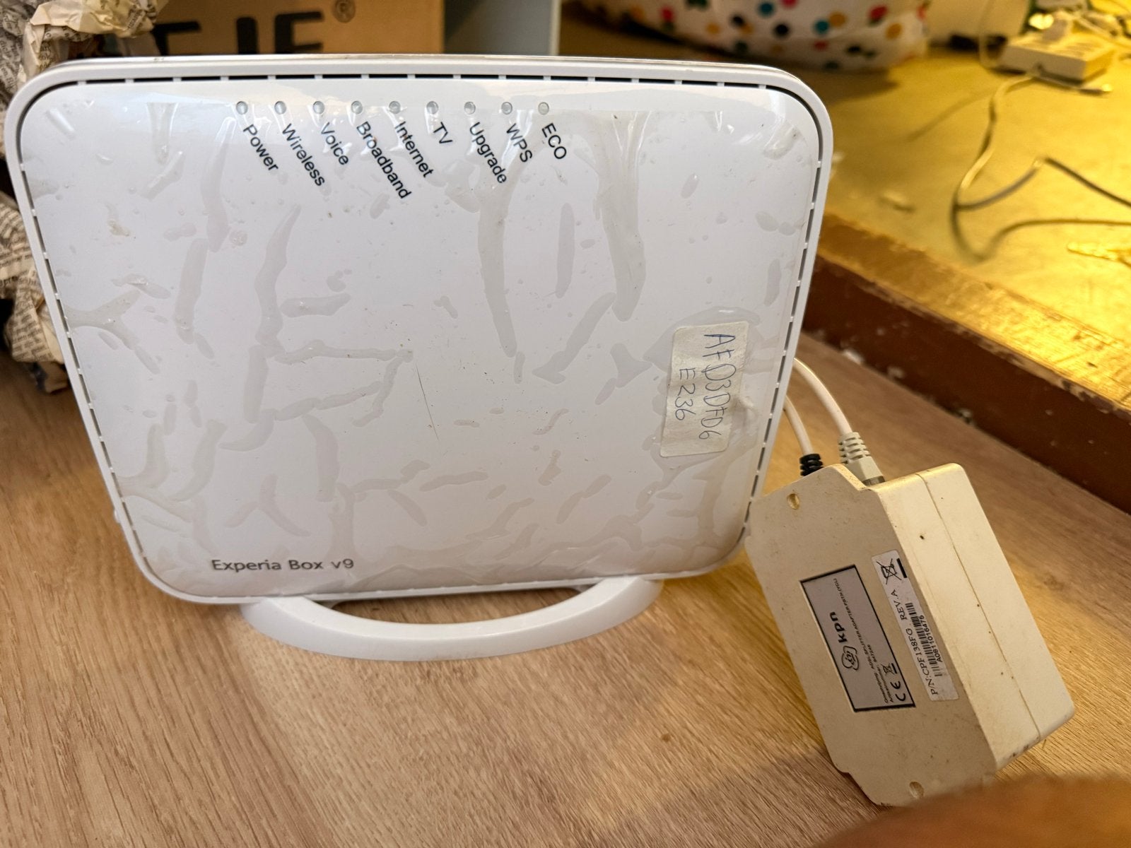 KPN Experia Box V9 Router, Computers en Software, Routers en Modems, Gebruikt, Router met modem, Ophalen of Verzenden
