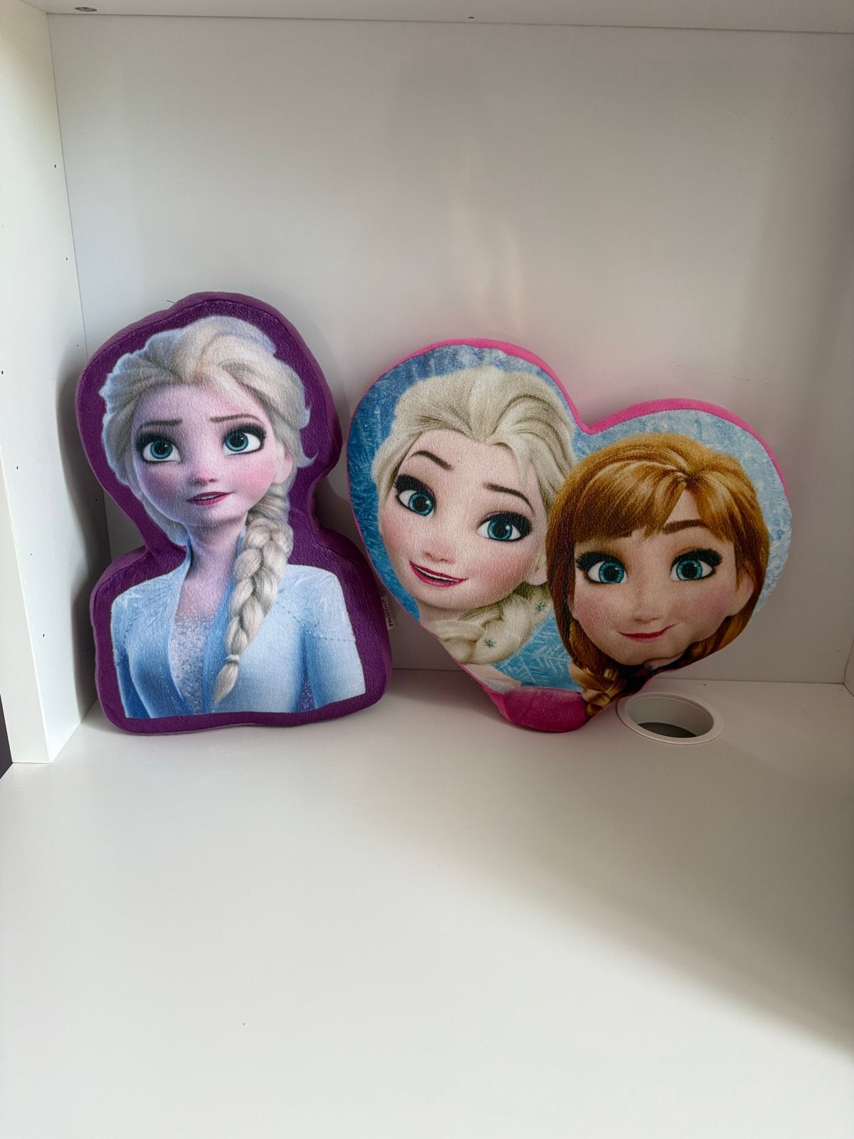 Disney Frozen Elsa en Anna knuffelkussens, Gebruikt, Disney, Overige typen, Ophalen of Verzenden