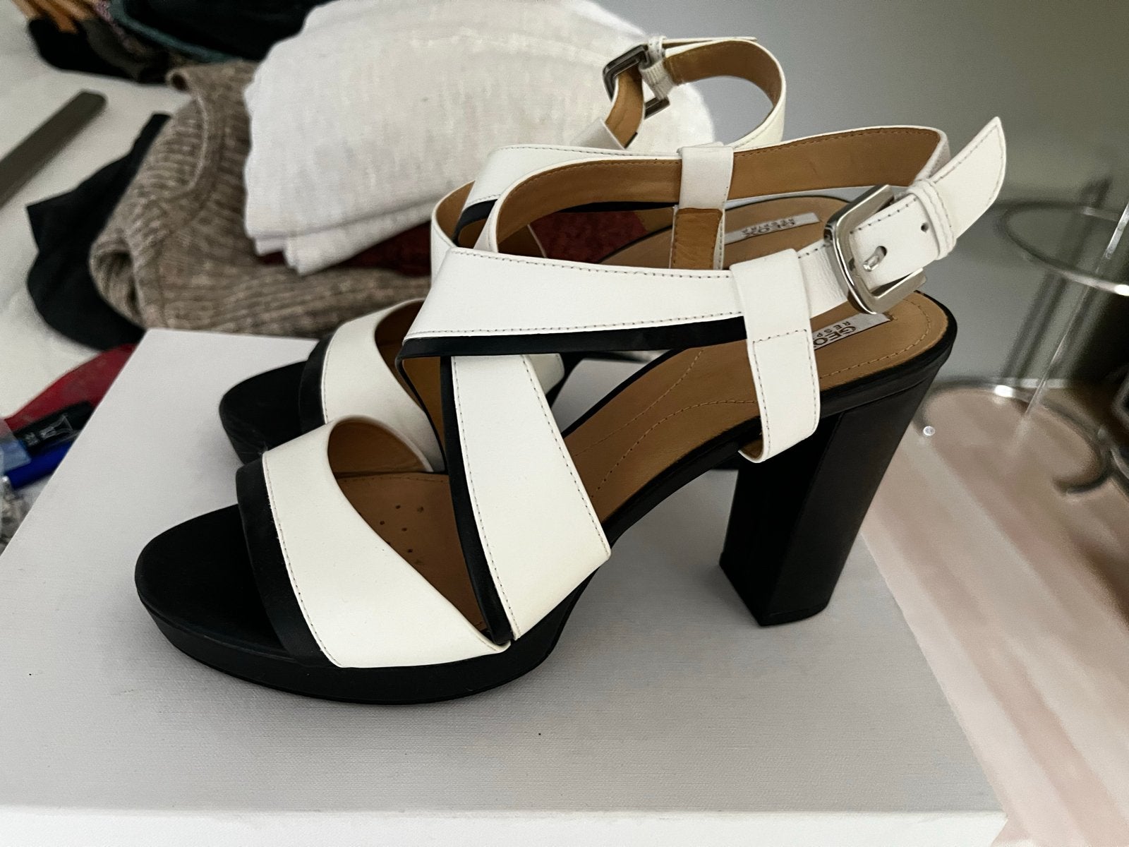 Geox sandalen met hak - Zwart/Wit-maat 39, Ophalen of Verzenden, Zo goed als nieuw, Zwart, Sandalen of Muiltjes