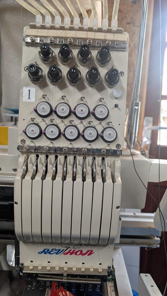 REVHOB Computergestuurde borduurmachine 9 naalden, Hobby en Vrije tijd, Ophalen of Verzenden, Zo goed als nieuw, Borduurmachine