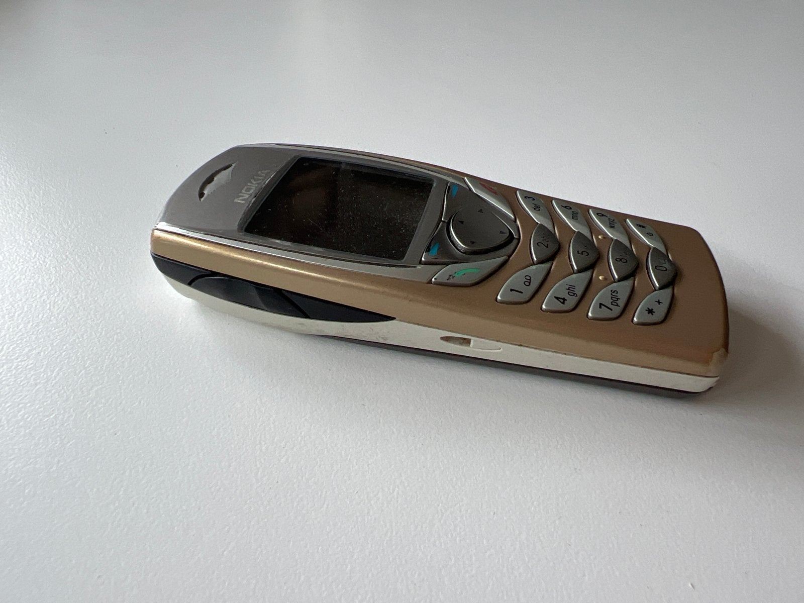 Nokia 6100 Klassieke Telefoon - Goud/Zilver, Gebruikt, Overige kleuren, Geen camera, Fysiek toetsenbord