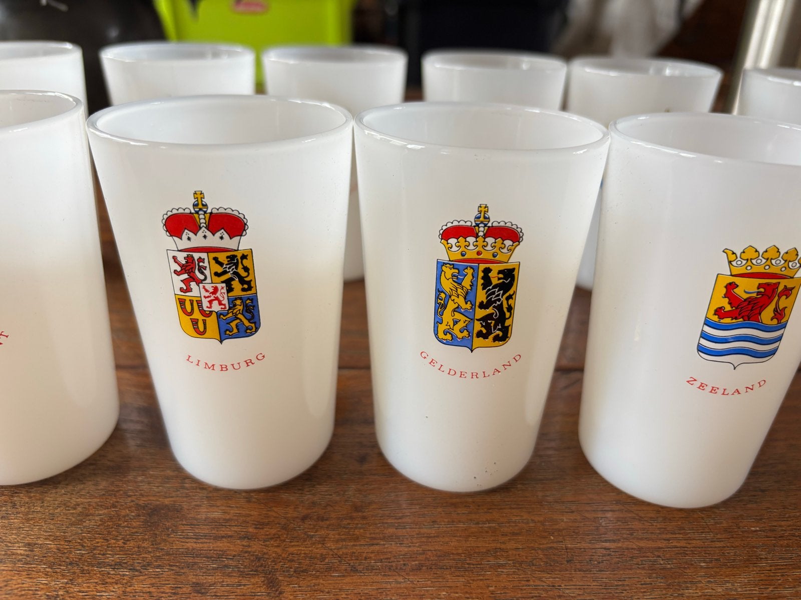 Set van 12 borrelglaasjes met provinciewapens, Antiek en Kunst, Ophalen