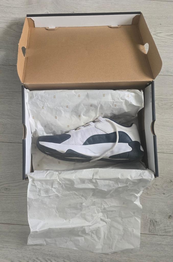 Air Jordan 11 CMFT Low White/Pollen-Armory Navy - Maat 44,5, Blauw, Air Jordan, Nieuw, Ophalen of Verzenden