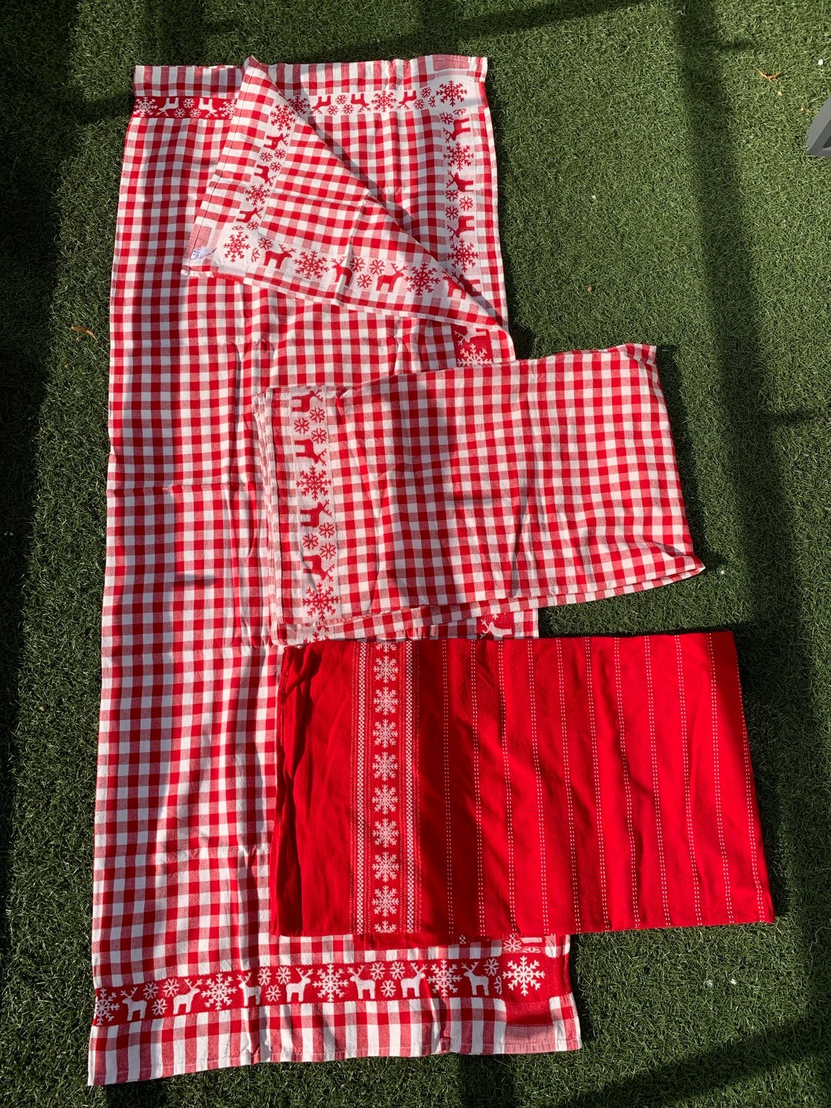 3 Scandinavische Tafelkleden - Rood/Wit - 135 x 160 cm, Katoen, Tafelkleed of Tafelzeil, Ophalen of Verzenden, Zo goed als nieuw