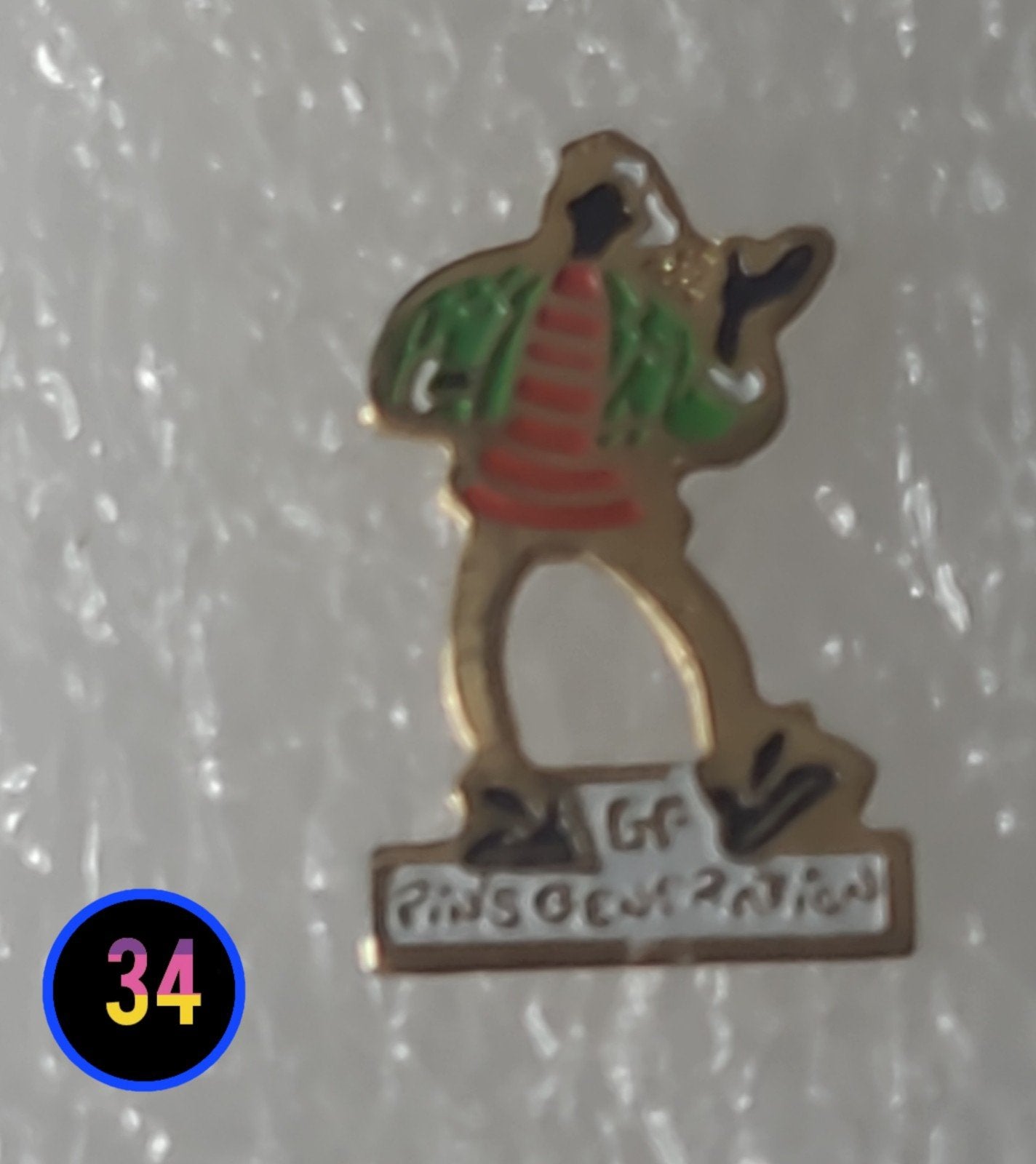 Vintage Pin: Figuur met Groen Jasje - Pins Generation, Verzamelen, Verzenden