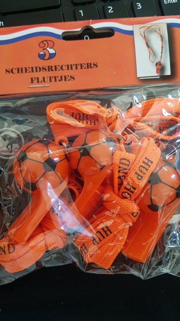 120 zakjes met 3 fluitjes oranje - departijwinkel, Ophalen, Nieuw, Oranje of Koningsdag