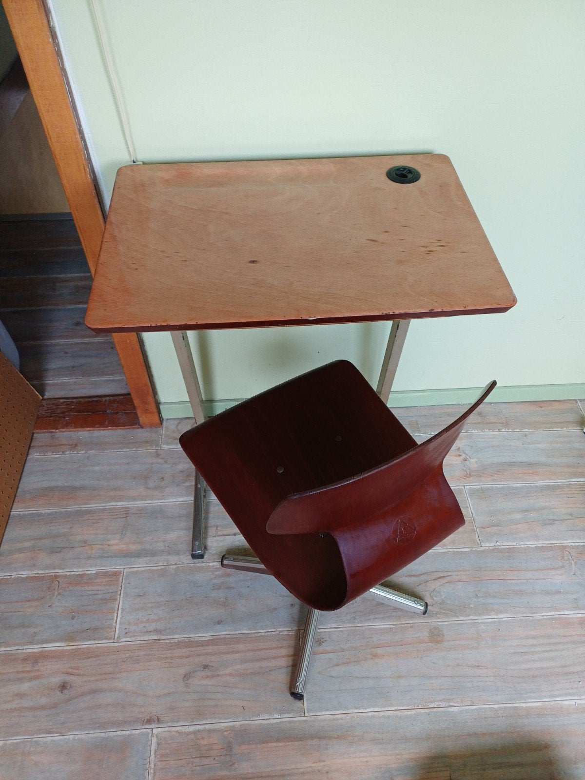 Oud schoolbankje met stoel., Ophalen, Gebruikt, Hout, Kinderbureau