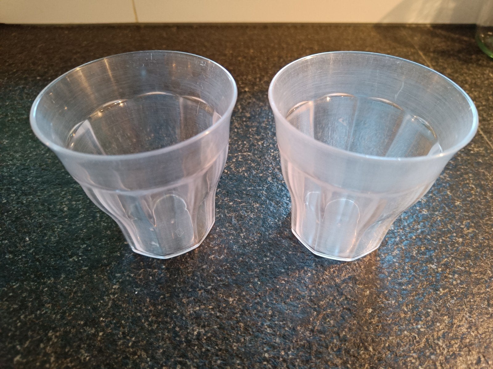 Hema plastic bekers - Set van 2, Ophalen, Gebruikt, Kunststof, Overige merken