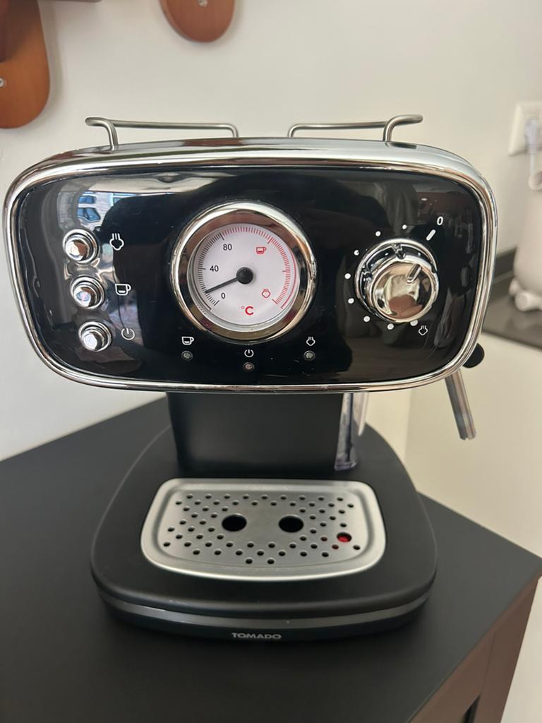 Tomado piston koffiemachine, Stoompijpje, Ophalen of Verzenden, Zo goed als nieuw, Gemalen koffie
