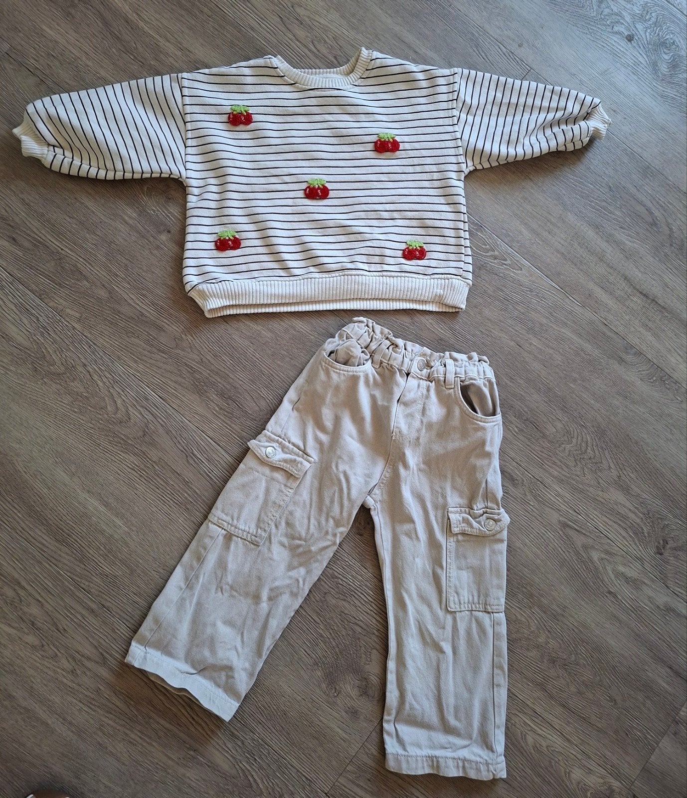 Zara set: gestreepte trui en beige broek (maat 92), Kinderen en Baby's, Ophalen of Verzenden, Zo goed als nieuw, Zara, Jongetje of Meisje