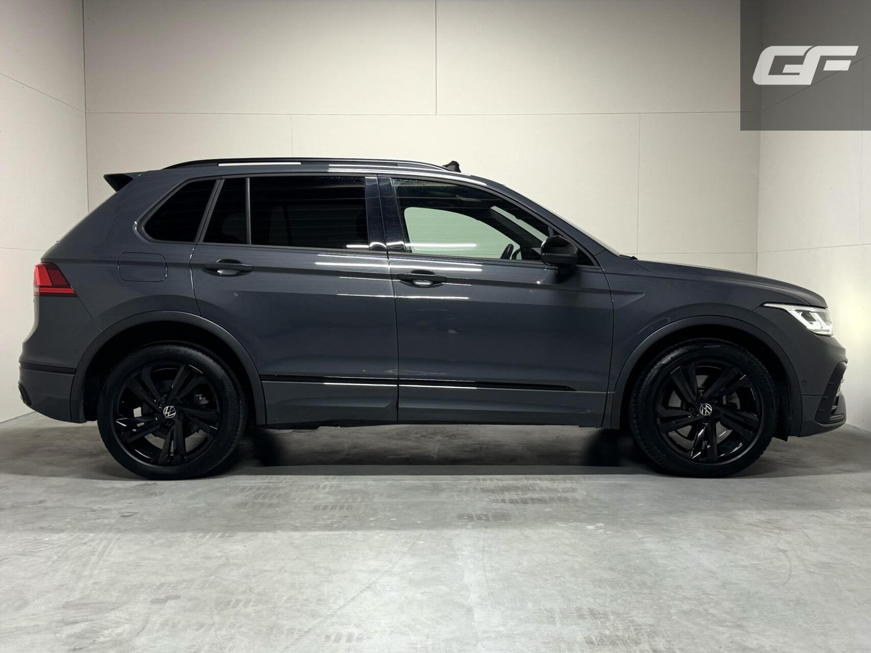 Volkswagen Tiguan 1.4 TSI eHybrid Black Style R-Line Pano Sf, 1716 kg, Zwart, 4 cilinders, Met garantie (alle)
