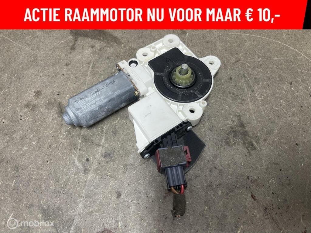 Raammotor rechtsachter Opel Vectra C ('02-'09) 24414777, Gebruikt, Opel, Ophalen of Verzenden, Opel