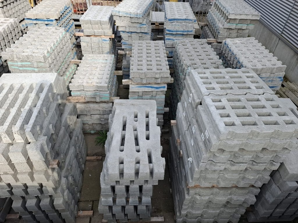 Restpartij 400m2 B-keus terreinverhading €10.00/m2, Ophalen, Zo goed als nieuw, 10 m² of meer, Beton