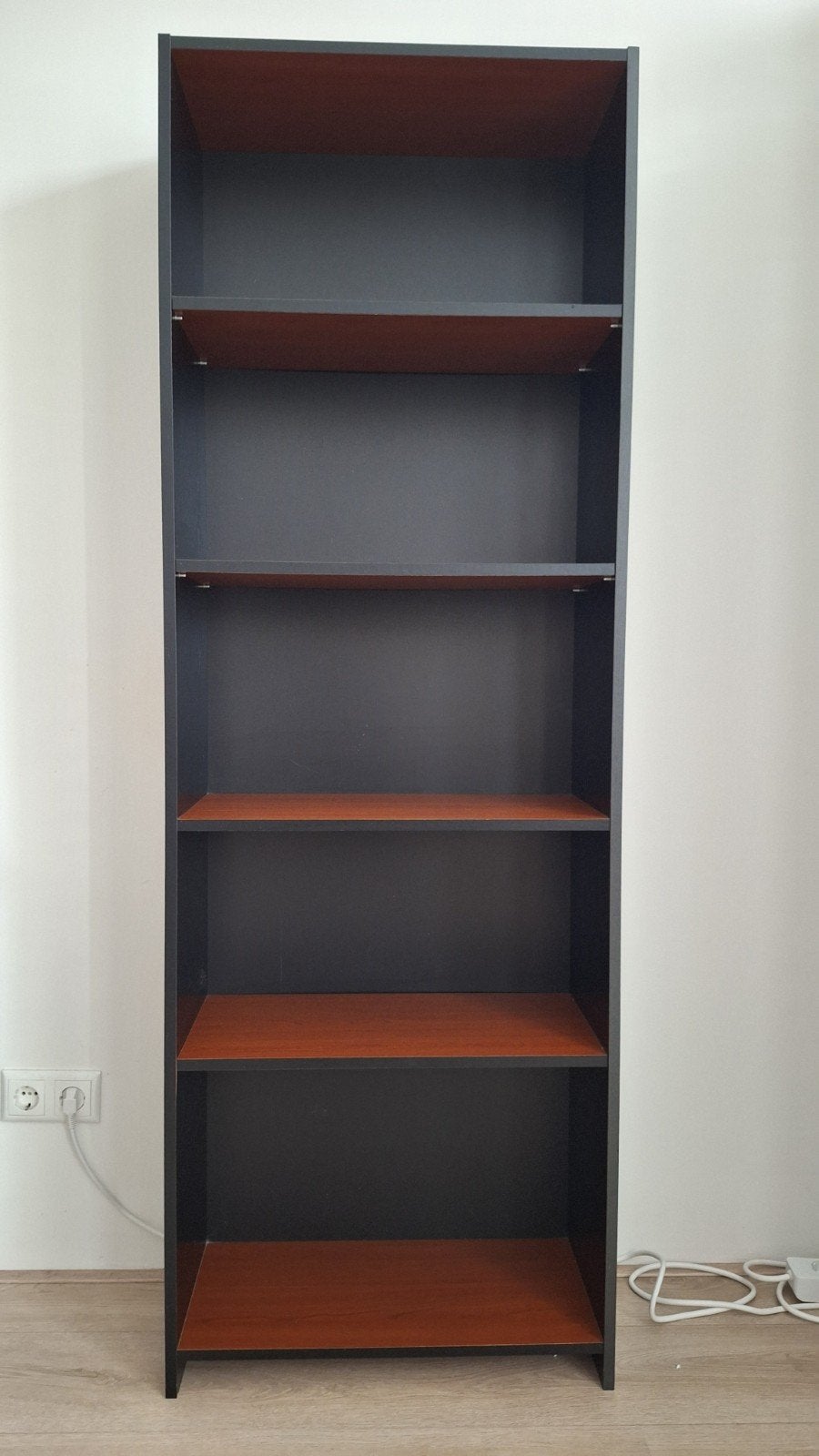 Gratis boekenkast - zwart met houtkleurige plankjes, Ophalen, Met plank(en), 50 tot 100 cm, 150 tot 200 cm