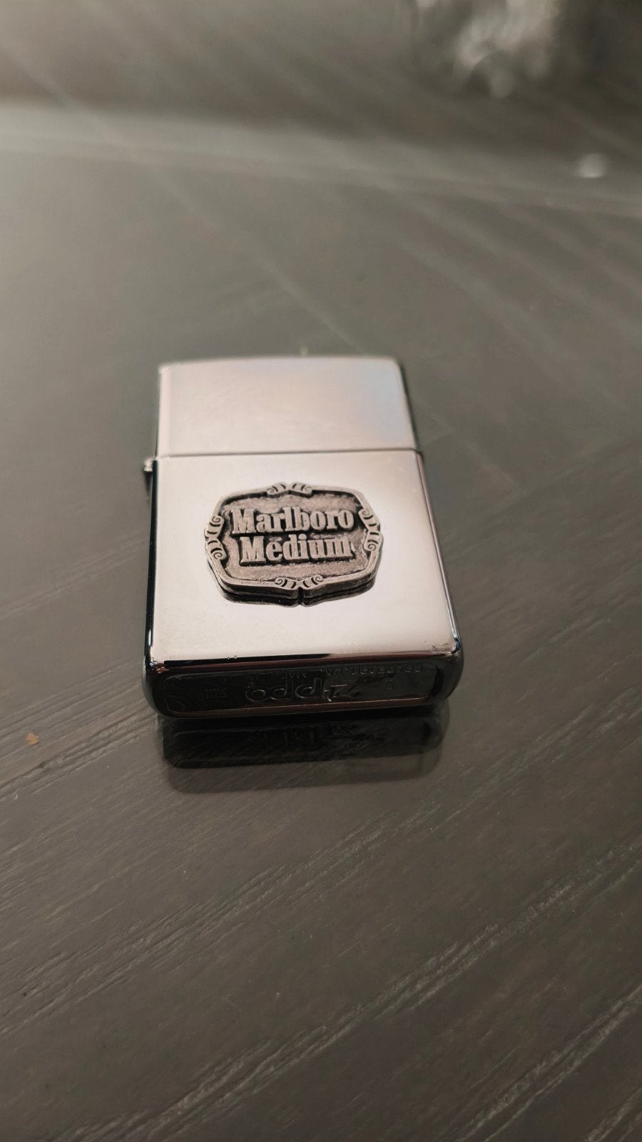 Zippo aansteker Marlboro Medium, Verzamelen, Ophalen of Verzenden, Zo goed als nieuw, Aansteker