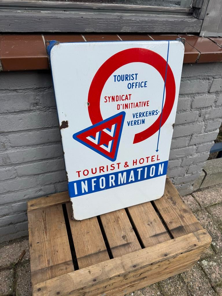 Vintage Emaille Bord: Tourist & Hotel Informatie, Antiek en Kunst, Antiek | Emaille, Ophalen of Verzenden