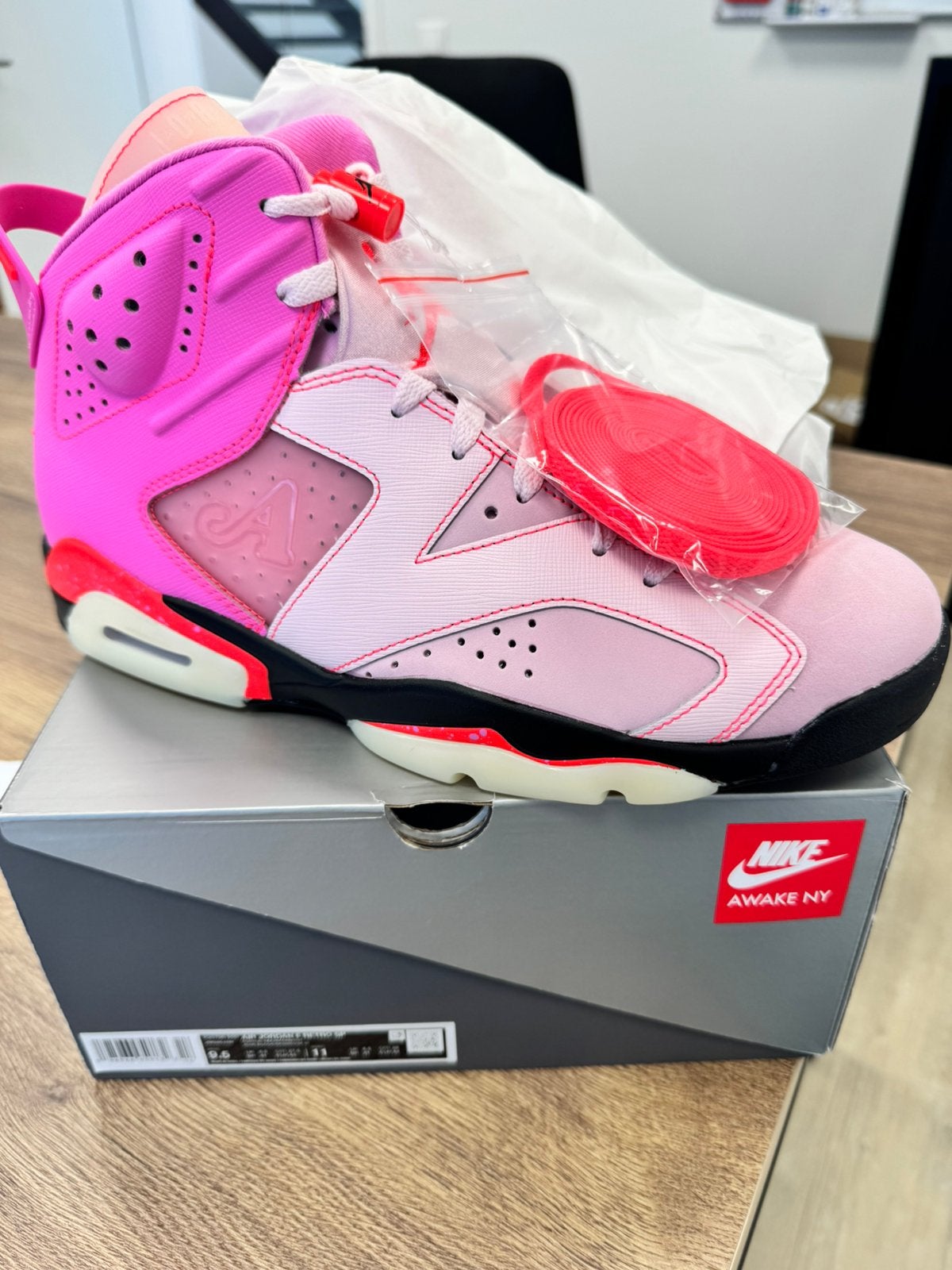 Jordan air 6 retro awake NY playful pink Maat 43, Ophalen, Nieuw, Schoenen
