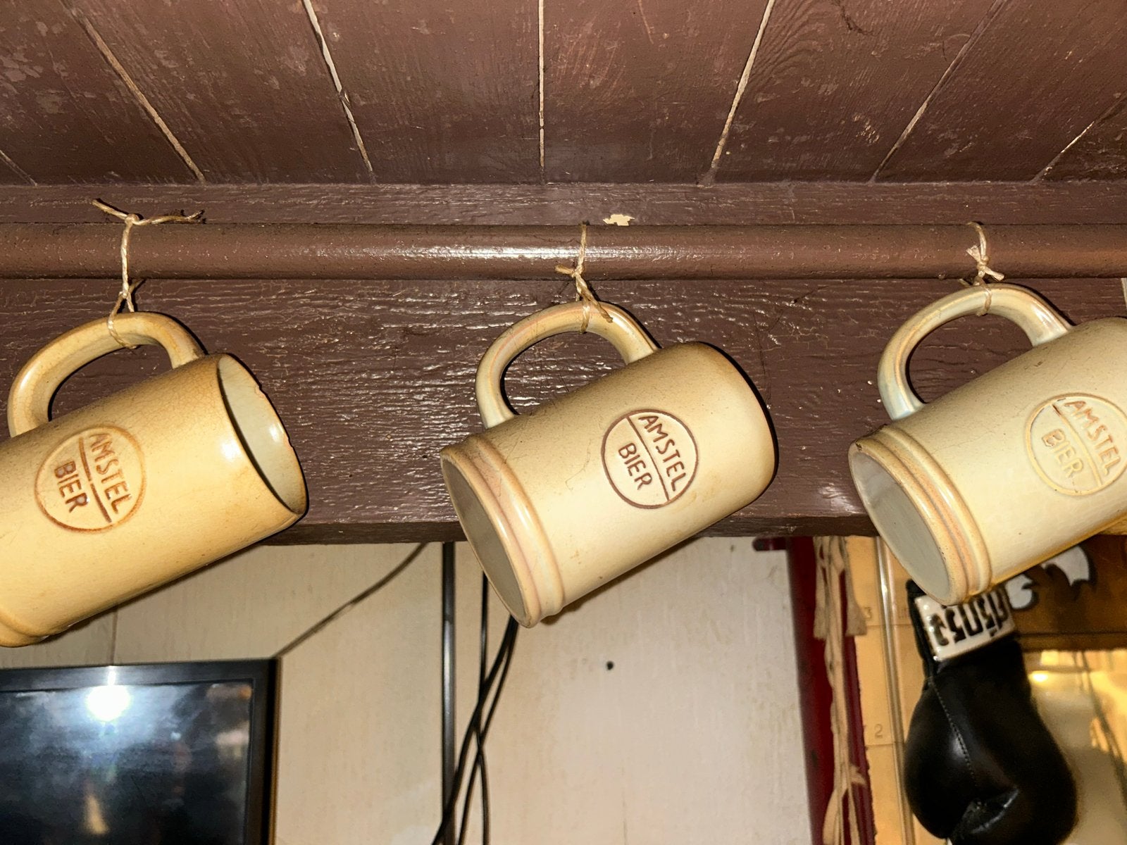 Diverse collectie oude bierpullen en bekers, Ophalen