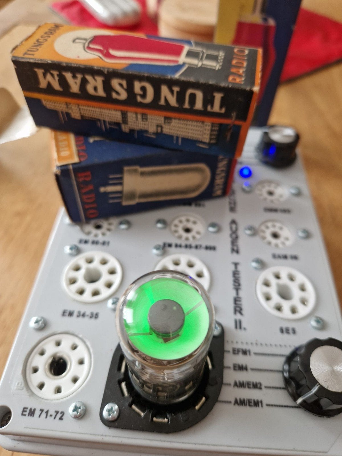 Tungsram AM1 Radiobuizen - Getest en in originele doos, Antiek en Kunst, Ophalen of Verzenden