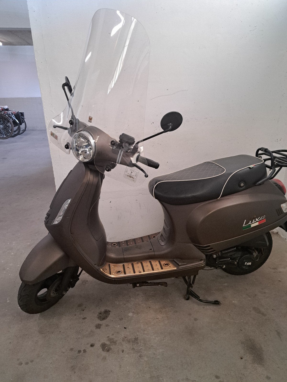IVA Lux 50 Scooter - Bruin, €450,- weg is weg !, Fietsen en Brommers, Ophalen, Zo goed als nieuw, Maximaal 25 km/u, IVA