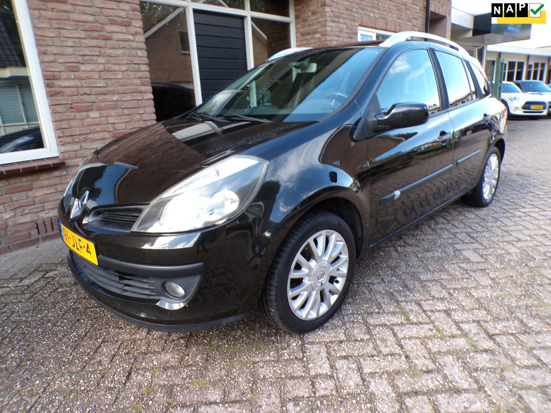Renault Clio Estate 1.6-16V Dynamique Automaat / Airco, Auto's, Renault, Gebruikt, 4 cilinders, Automatische klimaatregeling, Zwart
