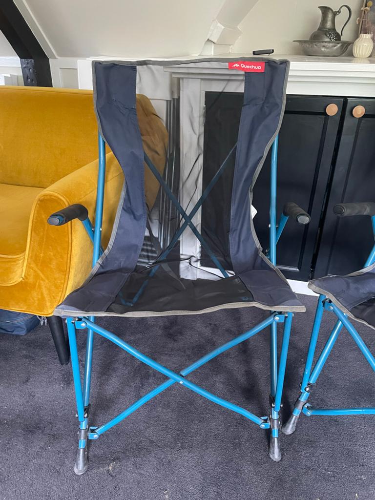 Twee Quechua campingstoelen, 4 jaar oud, Ophalen, Zo goed als nieuw, Campingstoel