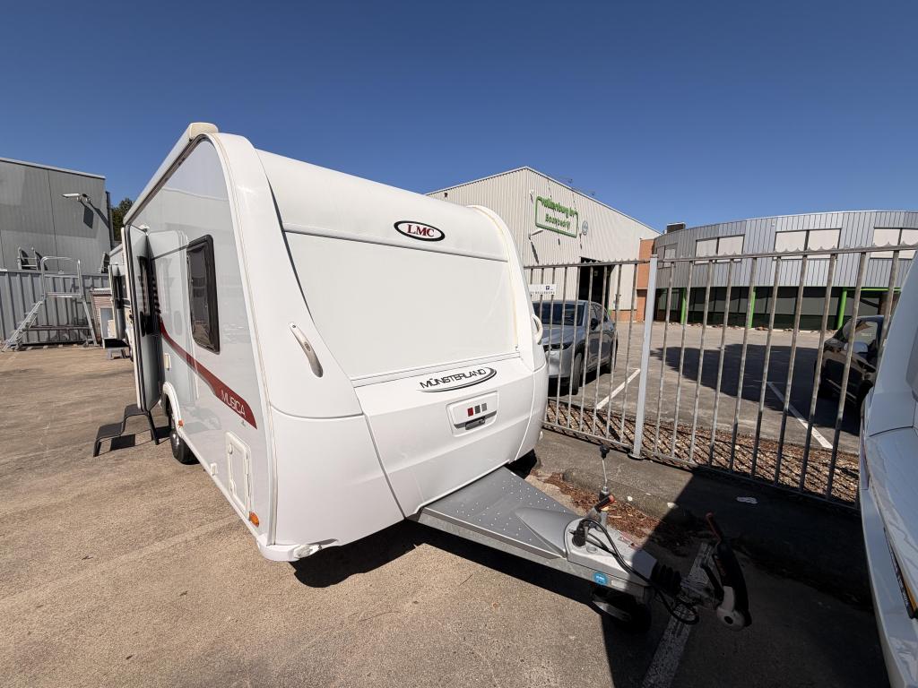 LMC Musica 470 D Met Fietsenrek, mover, Cassetteluifel 1700, Schokbreker, Rondzit, Tot en met 2, Bedrijf