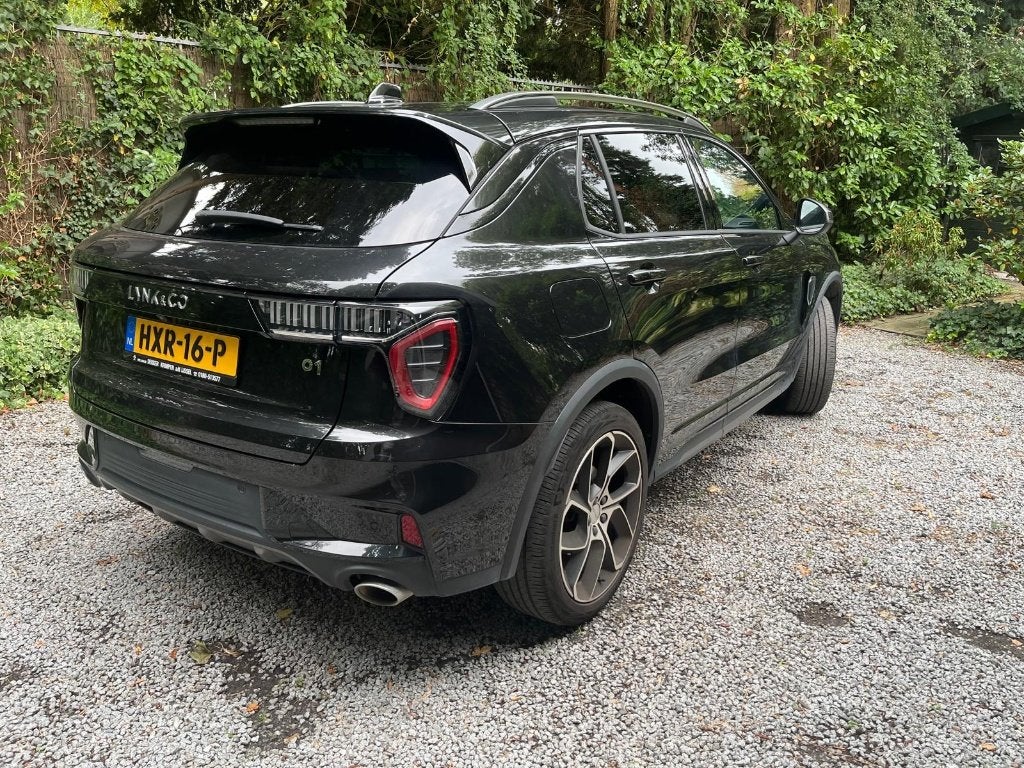 Lynk & Co o1 | PANO | ZW HEMEL | 360 | CARPLAY | KEYLESS |, Auto's, Lynk & Co, 1800 kg, 179 pk, Leder en Stof, Zwart