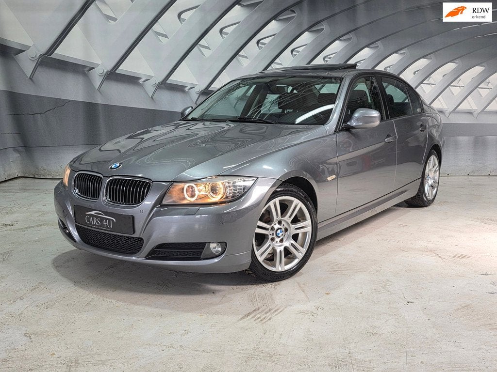 BMW 3-serie 318i High Executive leer clima navi AUTOM, Auto's, BMW, Automaat, Euro 5, Zwart, Sedan