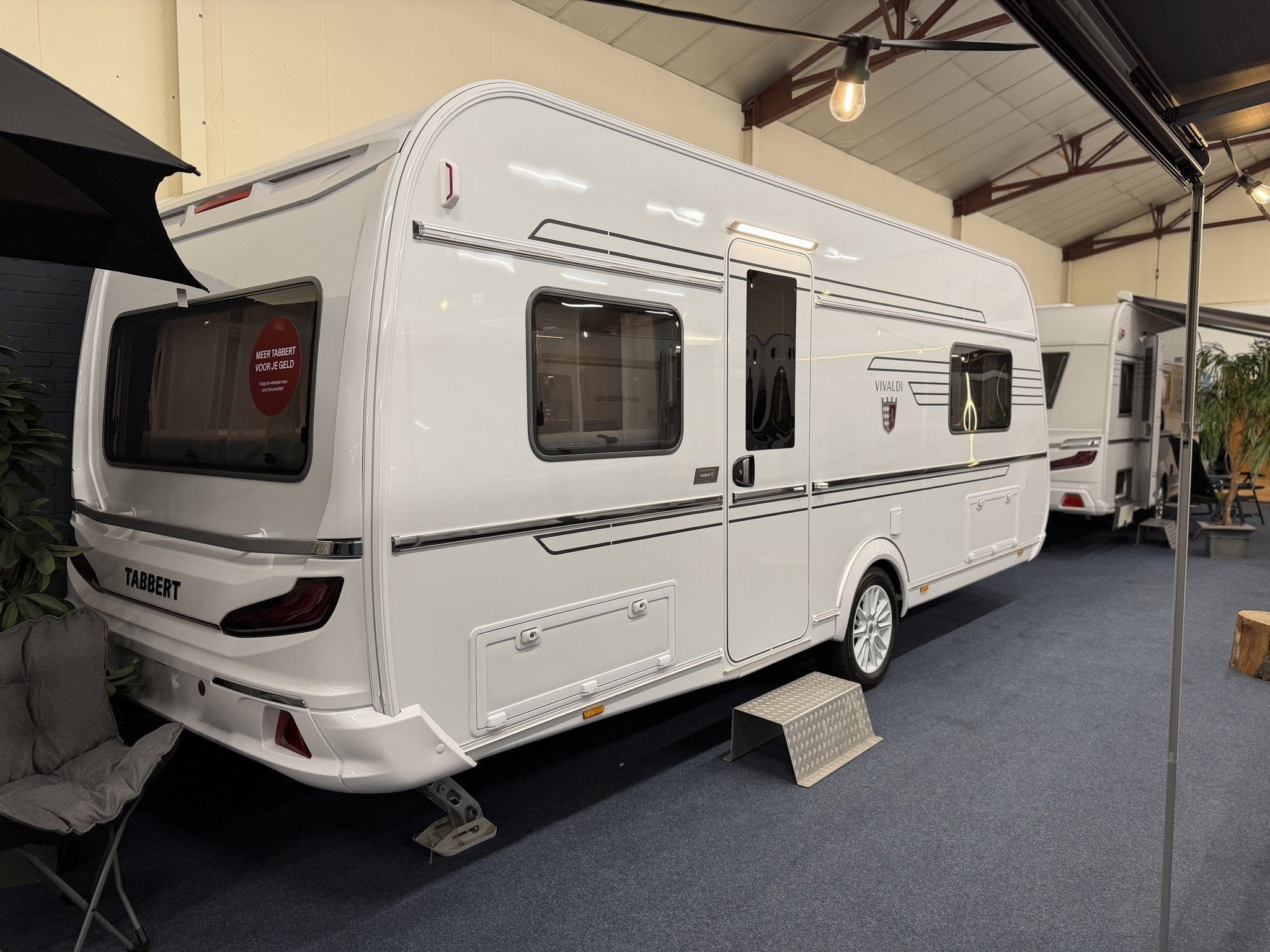 Tabbert VIVALDI 550 E 2,3 / 50% deals (bj 2027), Caravans en Kamperen, Tabbert, 7 tot 8 meter, Bedrijf, Info@deklerkcaravans.nl