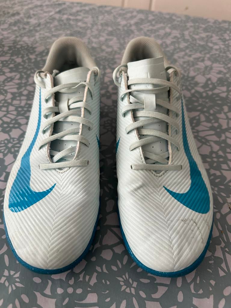 Nike zaalvoetbalschoenen - Maat 41, Ophalen of Verzenden, Gedragen, Blauw, Sportschoenen
