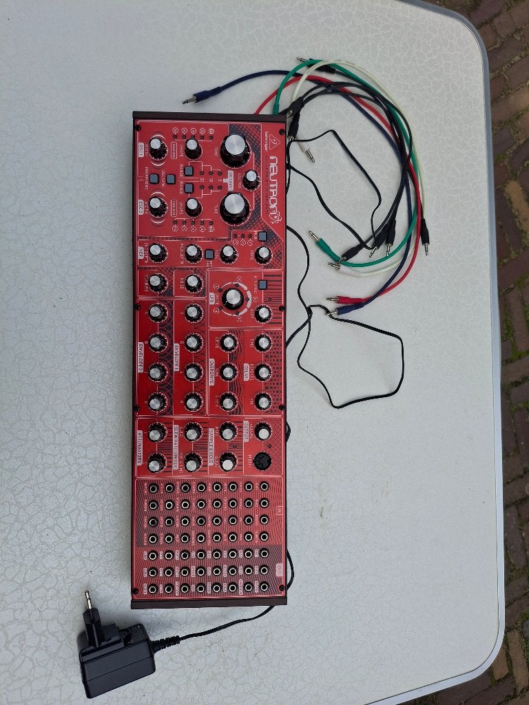 Behringer Neutron semi-modulaire analoge synthesizer, Ophalen of Verzenden, Zo goed als nieuw, Overige aantallen, Overige merken